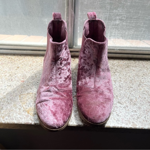 Tom’s Pink Velour Booties - Picture 2 of 6